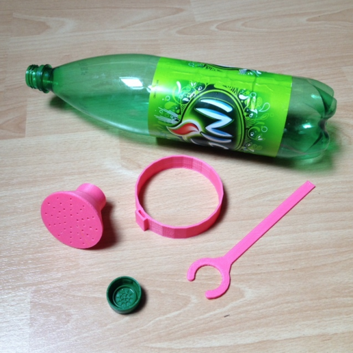 Capture d’écran 2018-04-24 à 16.59.11.png Plastic bottle watering can (with hose)
